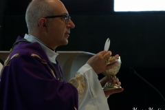Mons Ruzza benedice i presepi